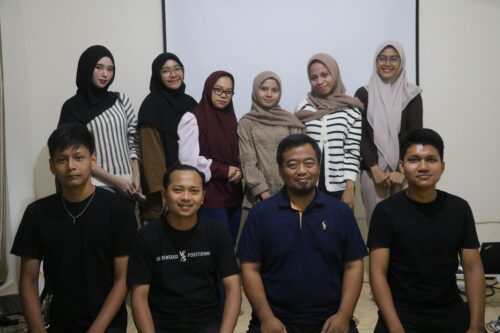 Peserta dan pengajar Lingkaran Office