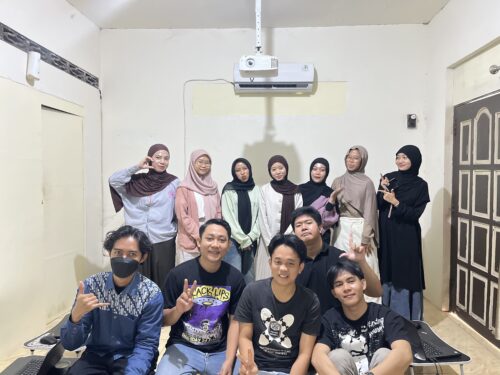 Kebersamaan peserta Lingkaran Office